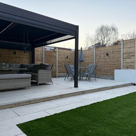 5 Bed Town House Within City Centre And Sleeps Up To 11 With Sky And Netflix Birmingham Bagian luar foto