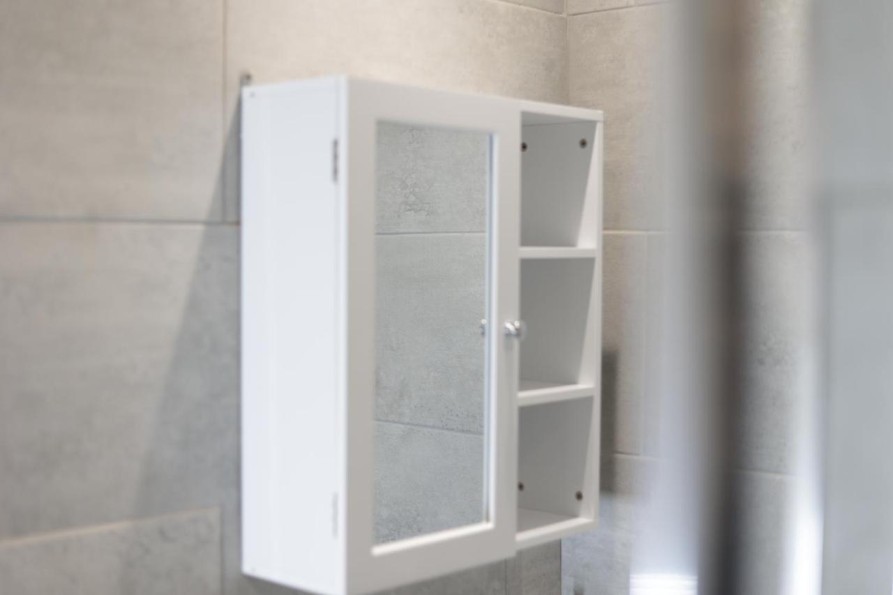 5 Bed Town House Within City Centre And Sleeps Up To 11 With Sky And Netflix Birmingham Bagian luar foto