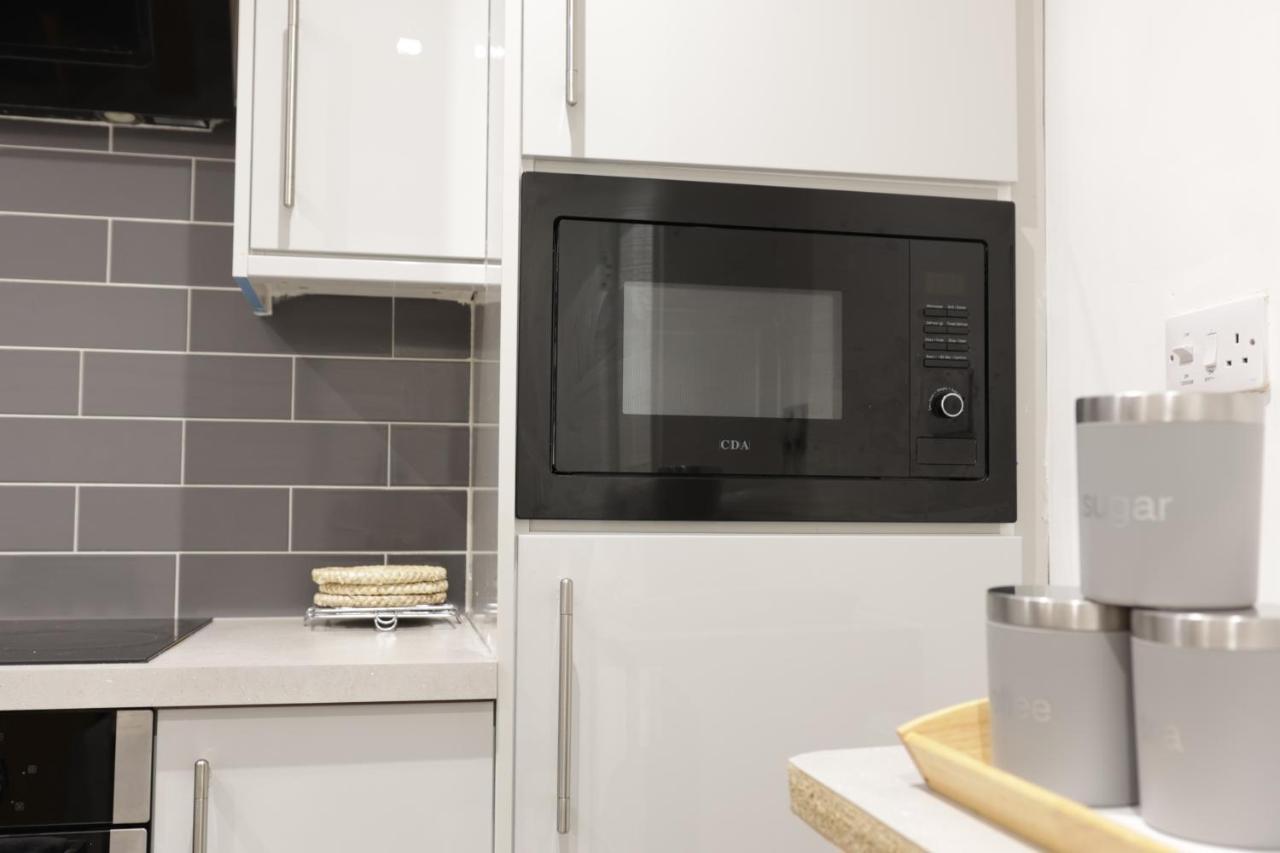 5 Bed Town House Within City Centre And Sleeps Up To 11 With Sky And Netflix Birmingham Bagian luar foto