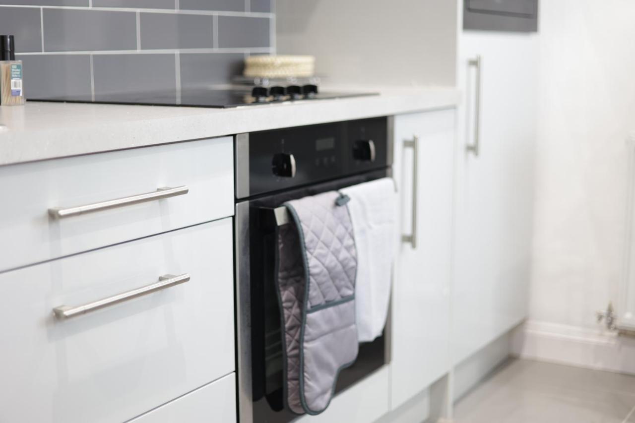 5 Bed Town House Within City Centre And Sleeps Up To 11 With Sky And Netflix Birmingham Bagian luar foto