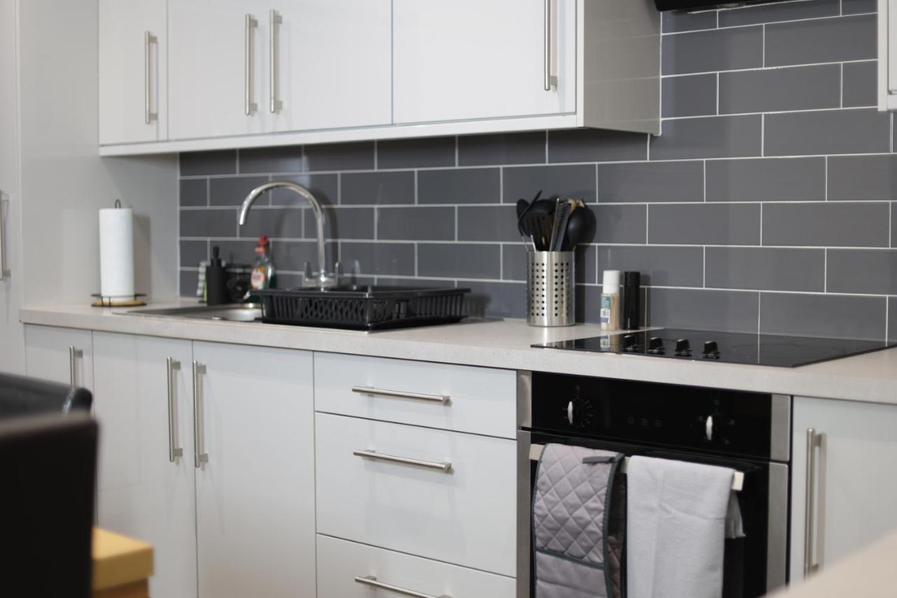 5 Bed Town House Within City Centre And Sleeps Up To 11 With Sky And Netflix Birmingham Bagian luar foto