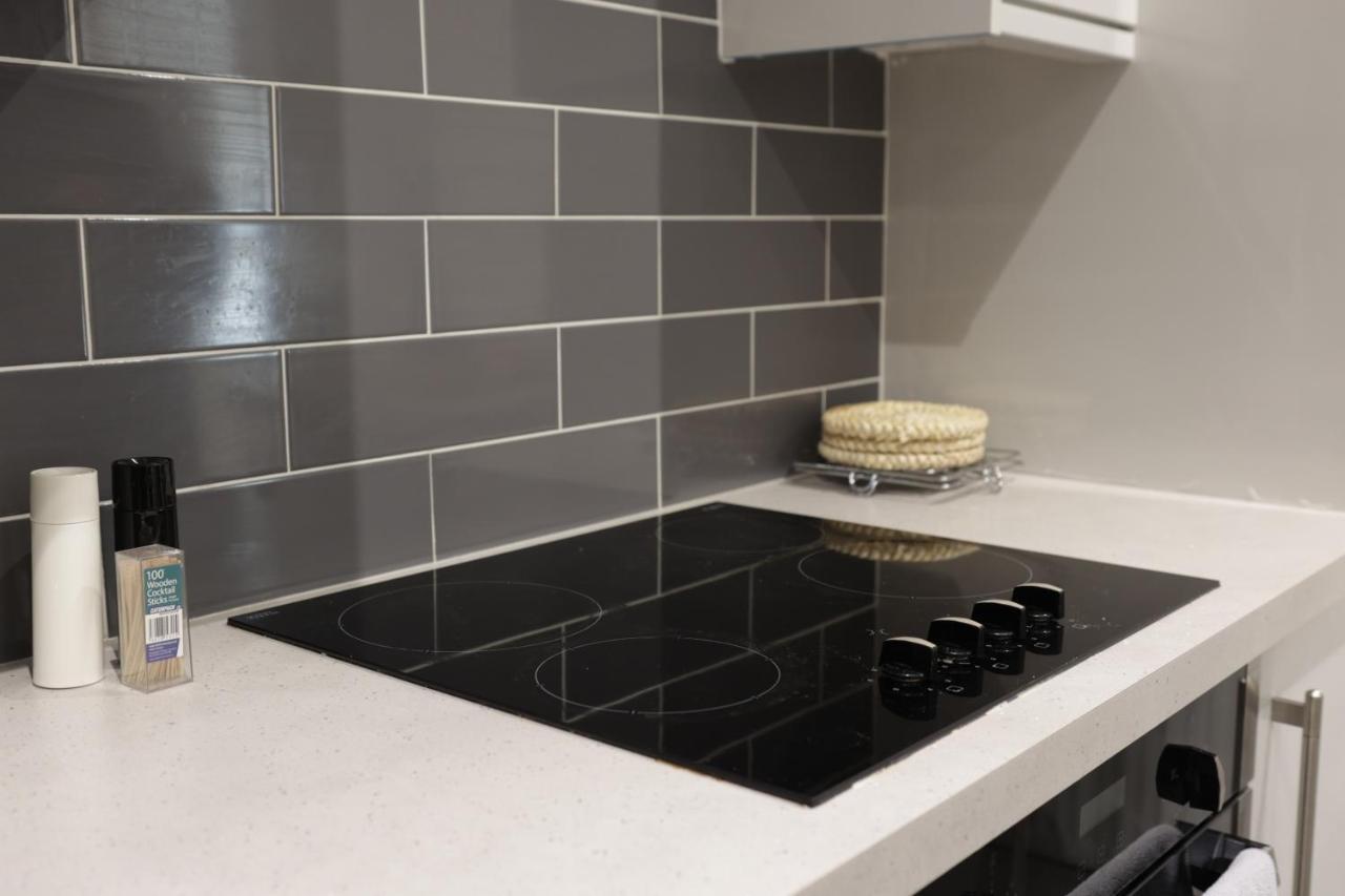 5 Bed Town House Within City Centre And Sleeps Up To 11 With Sky And Netflix Birmingham Bagian luar foto