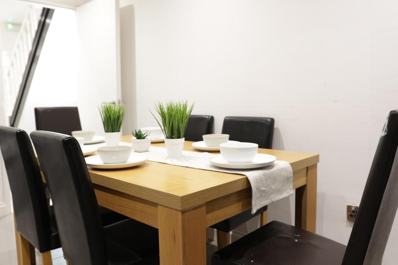 5 Bed Town House Within City Centre And Sleeps Up To 11 With Sky And Netflix Birmingham Bagian luar foto