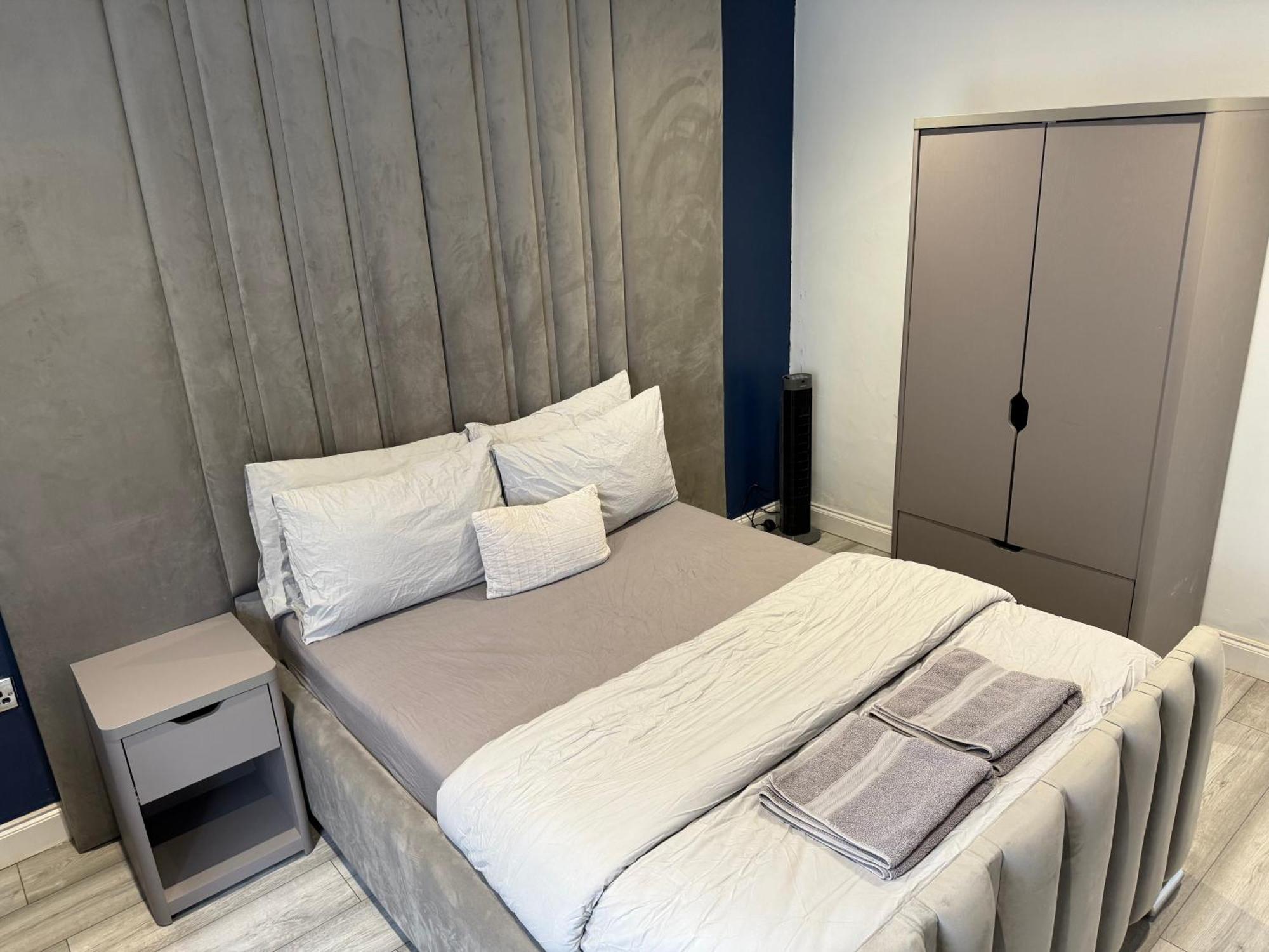 5 Bed Town House Within City Centre And Sleeps Up To 11 With Sky And Netflix Birmingham Bagian luar foto