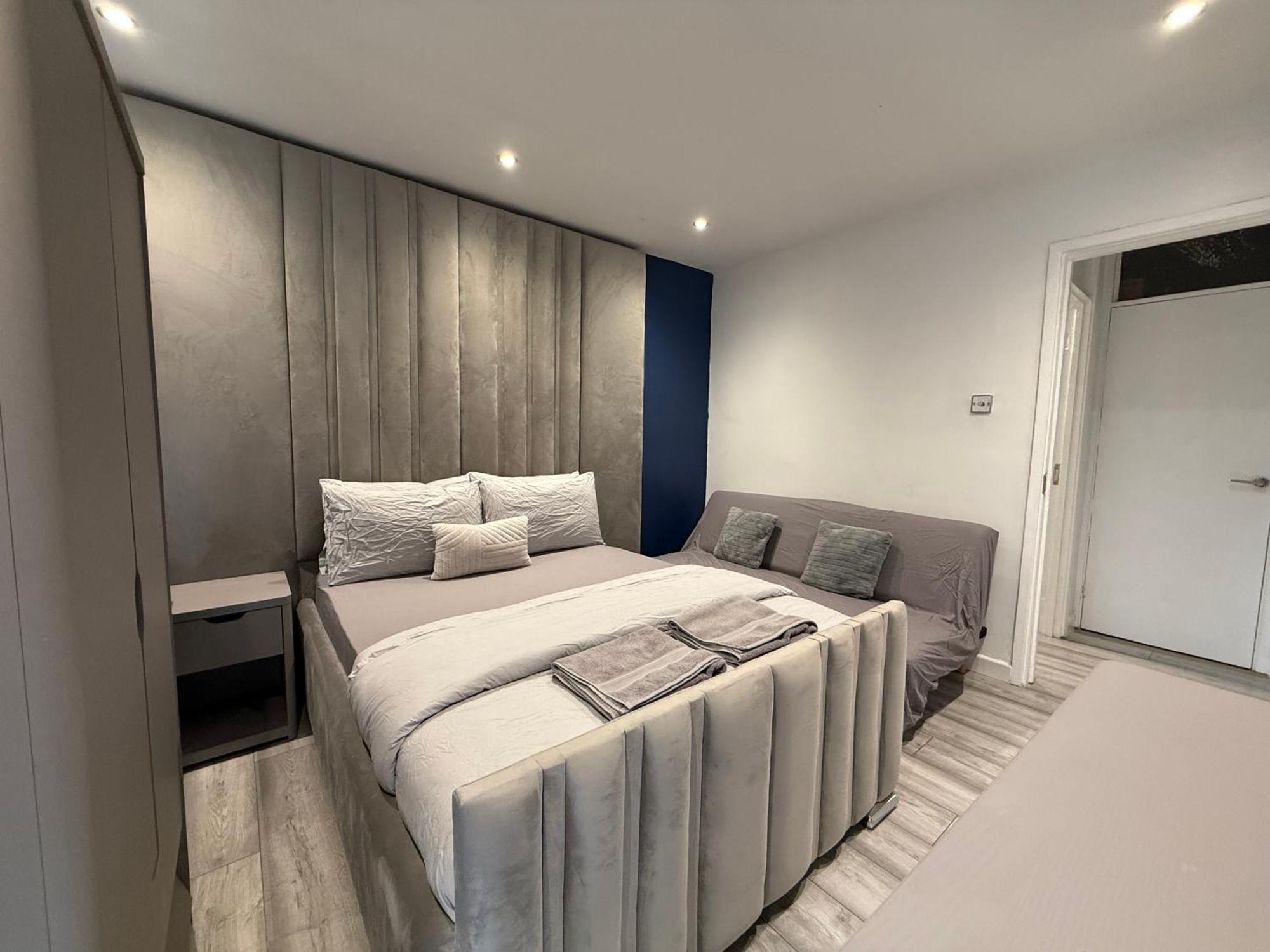 5 Bed Town House Within City Centre And Sleeps Up To 11 With Sky And Netflix Birmingham Bagian luar foto